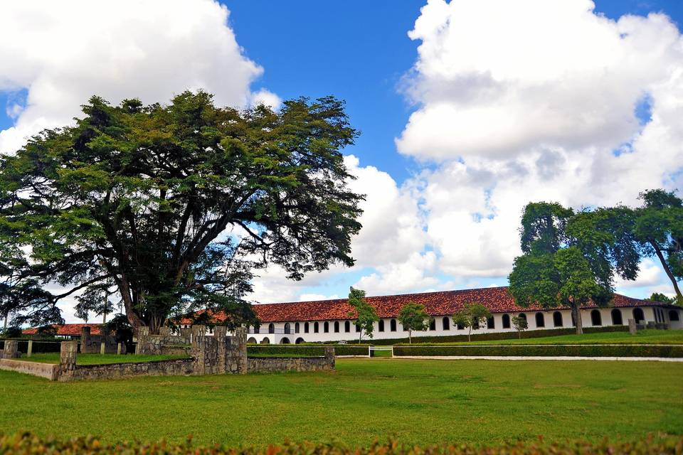 Coudelaria Souza Leão — Ar-Condicionado, 240 TR, Recife/PE